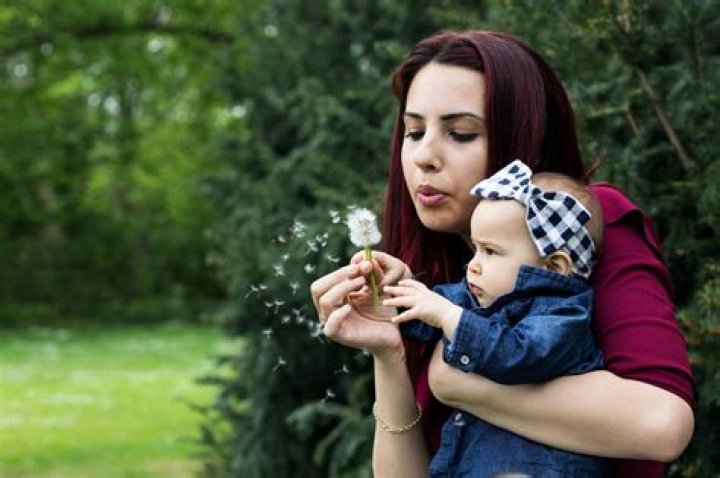 Do mothers pay child support?