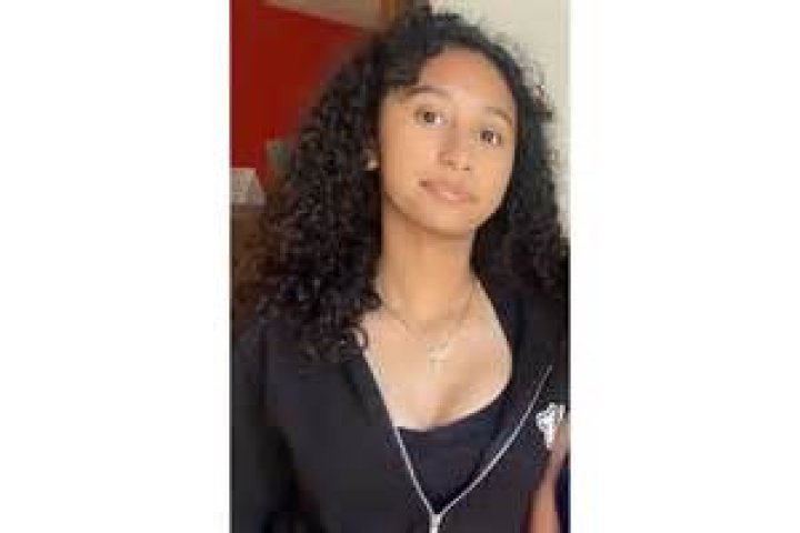 Does Jay Hernandez die in hostel 2?