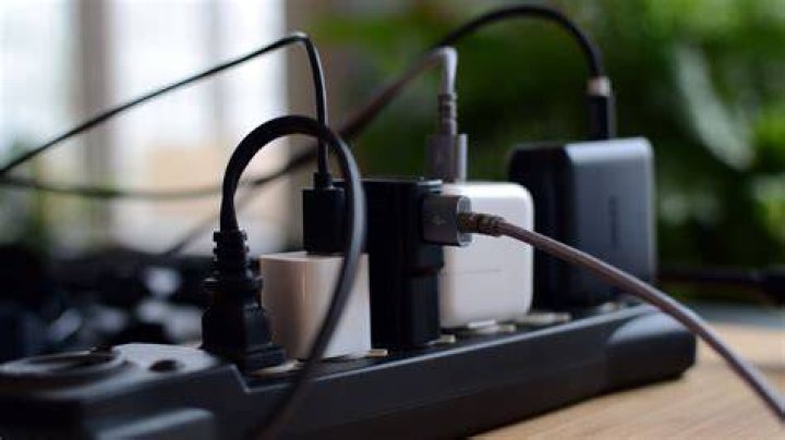 Does nest camera have to be plugged in?
