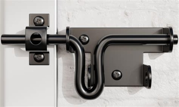 How do you put a thumb latch on a gate?